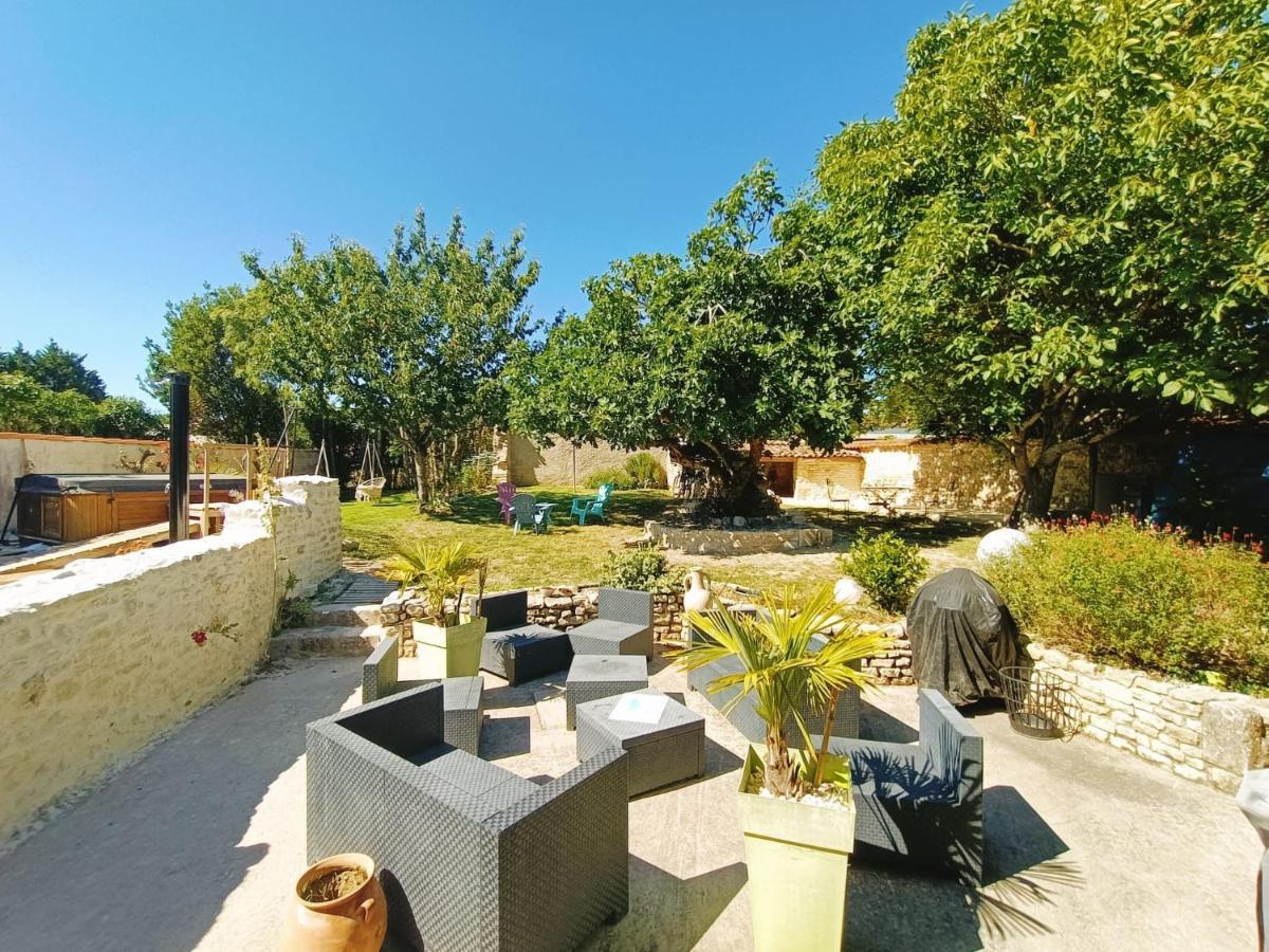Gite 3 Etoiles Avec Spa, 2 Chambres Le Logis De Pearl Salles-sur-Mer エクステリア 写真